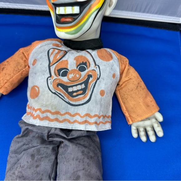 Spirit Halloween Vintage Clown Doll - Speaking Motion Sensor - Picture 3 of 7